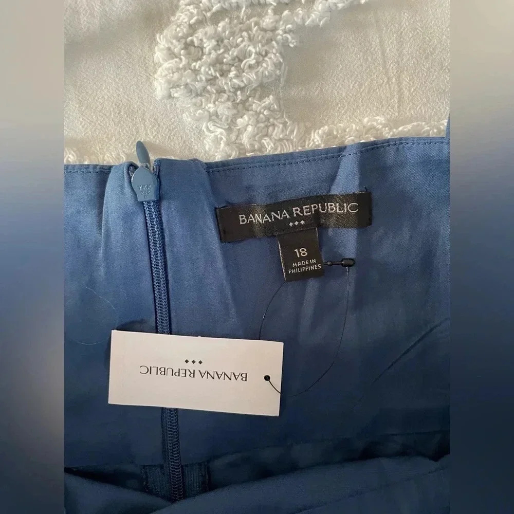 Banana Republic Cut-Out V-Neck Cami - Picture 9 of 12